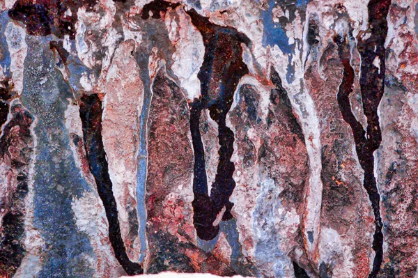 Peinture naturelle sur une falaise