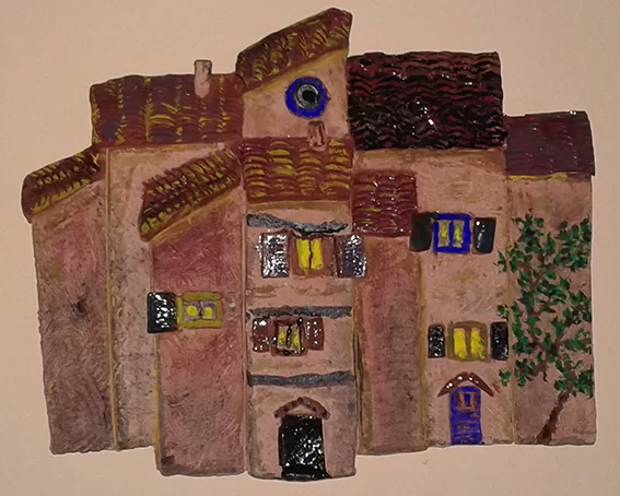 Bas relief (poterie peinte à l'acrylic)